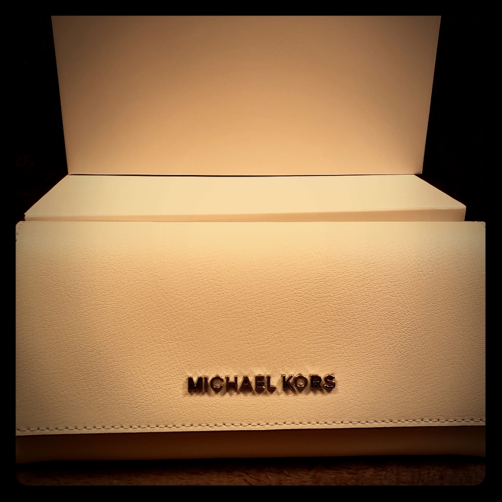 Michael Kors Women's Jet Set Travel Flat Wallet